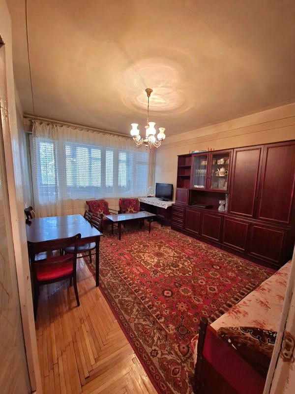 A 3-room apartment is for sale in Monument — $160,000
