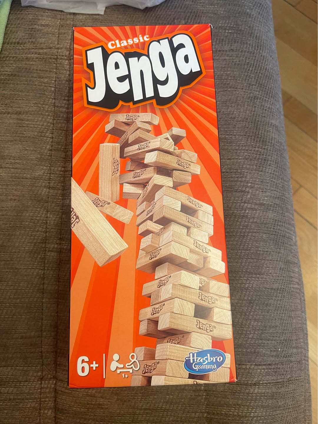 Новая игра Jenga купили для ребенка