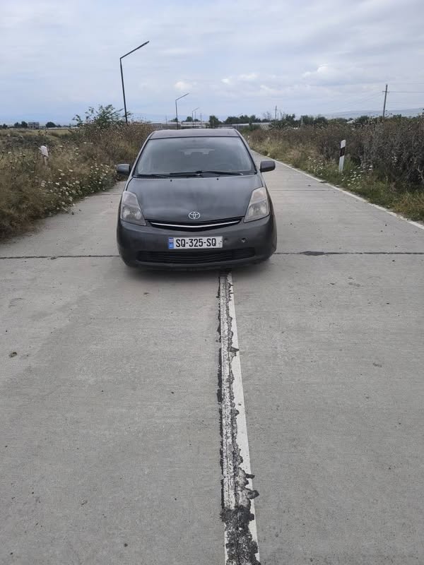 The car is from 2007 and costs $2,600.