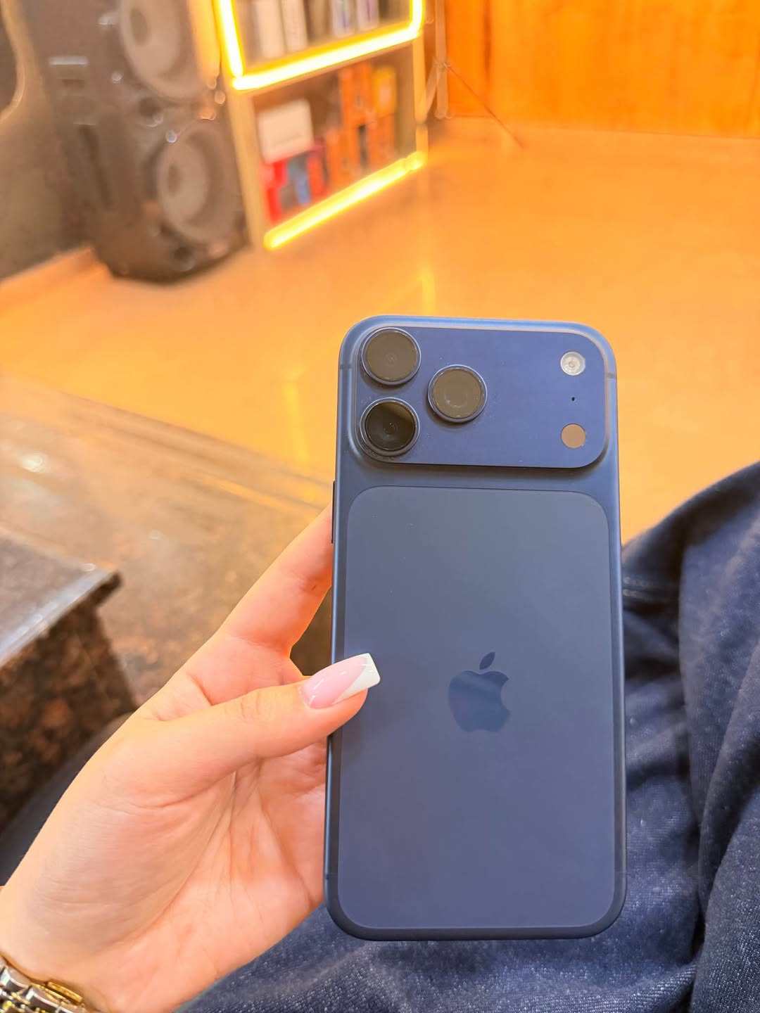 Իդեալական վիճակում գտնվող iPhone 17 pro