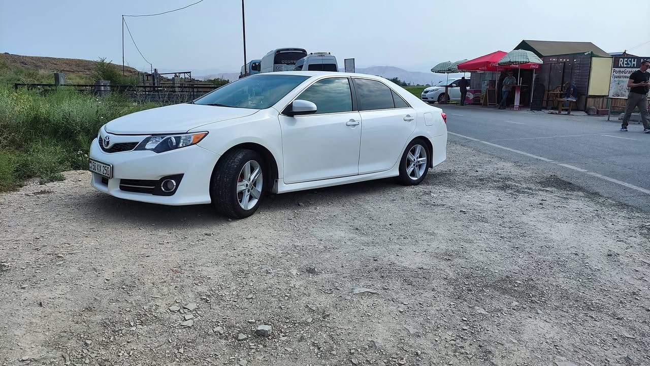 Toyota Camry 2014 — 14,000$