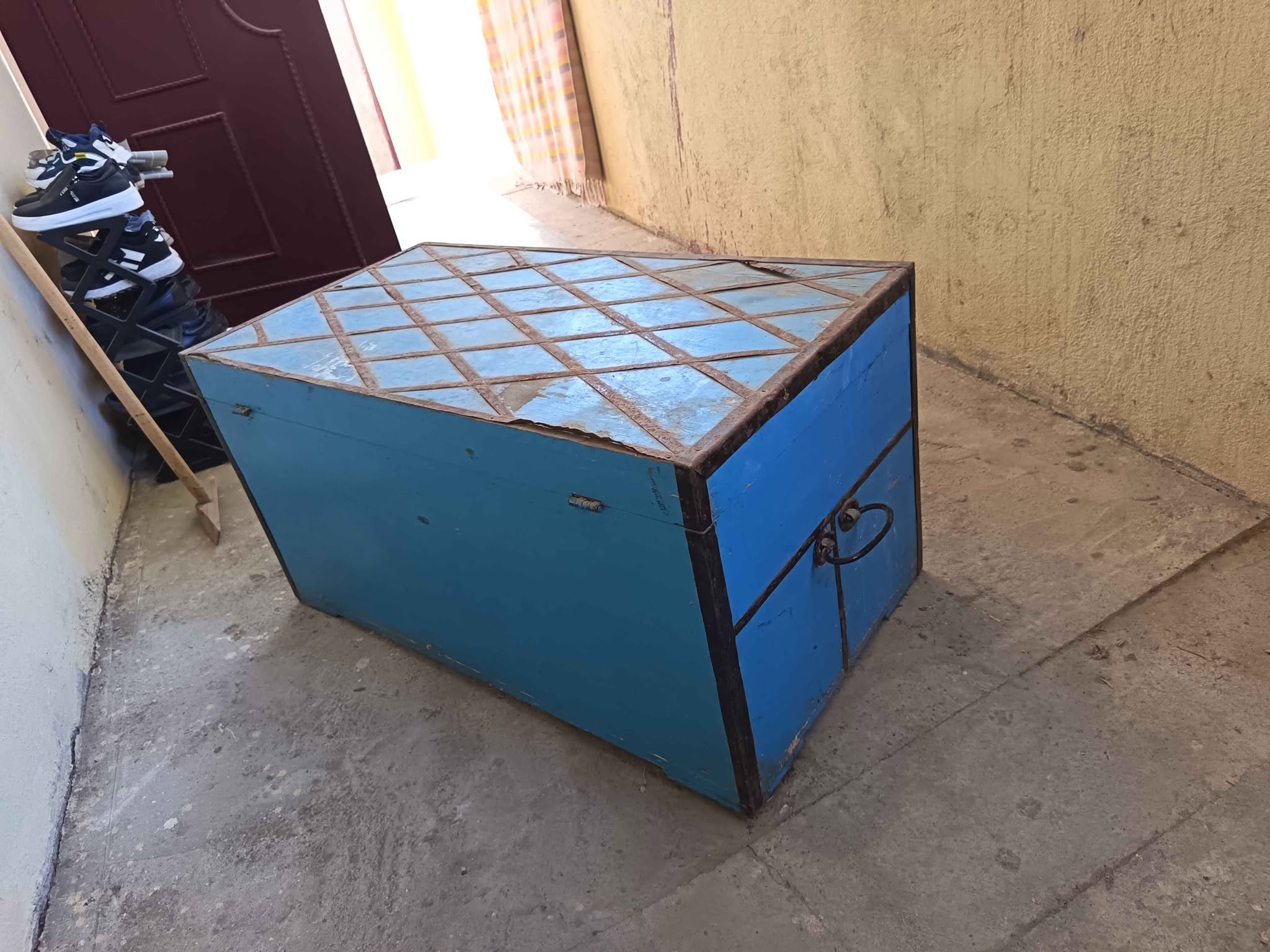 Antique furniture - 100 cents