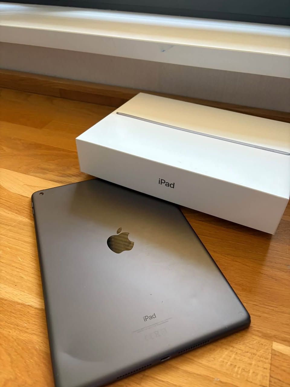 iPad 9th gen 64GB, slightly bent
