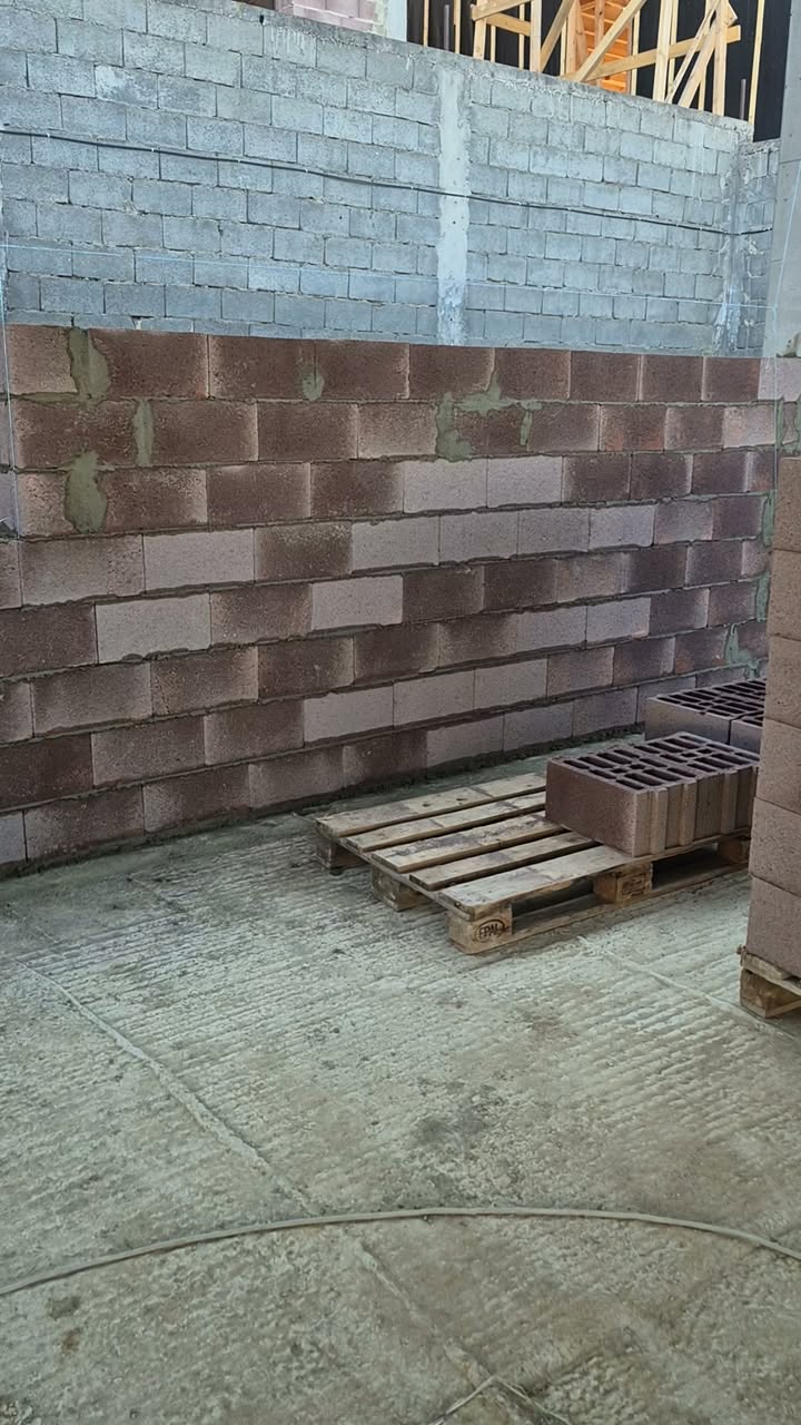 We build houses with blocks in an ideal layout.