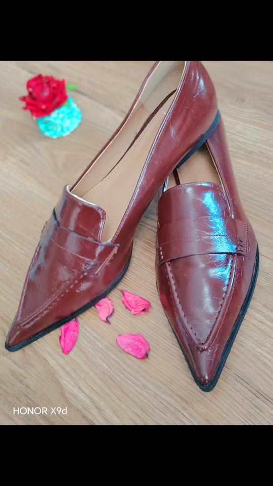 Burgundy women's shoes, size 40