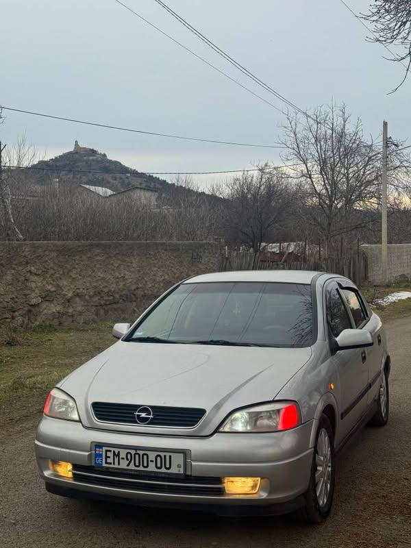 Avtomobil