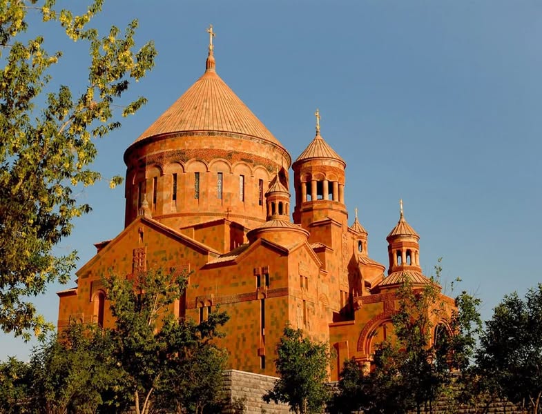 Վաճառվում է 2 հատ ինկուբատոր 63