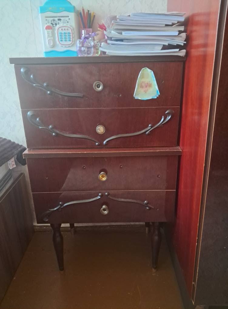Kahverengi komod, 4 çekmeceli