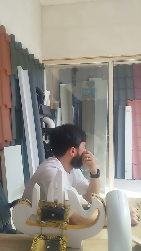 Dam örtüklərinin zavodu. Bol rəng çeşidləri