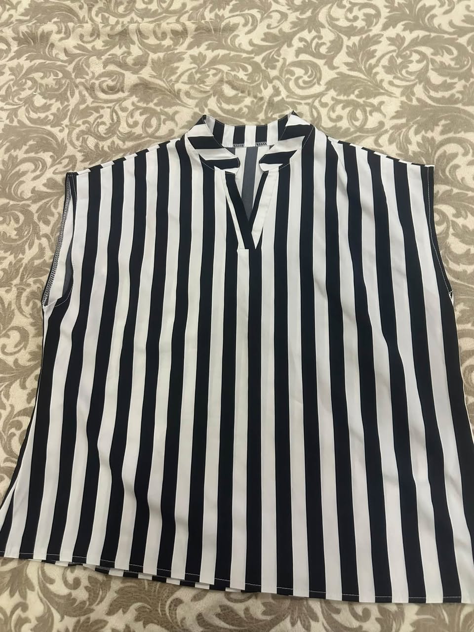 Սև-սպիտակ գծավոր առանց թևի վերնաշապիկ, L-XL