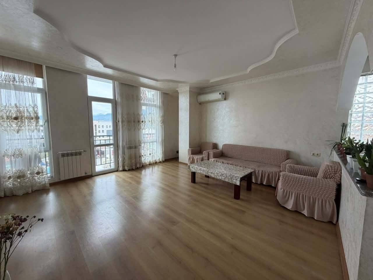 Վարձով 3 սենյականոց բնակարան, Թբիլիսի — $600