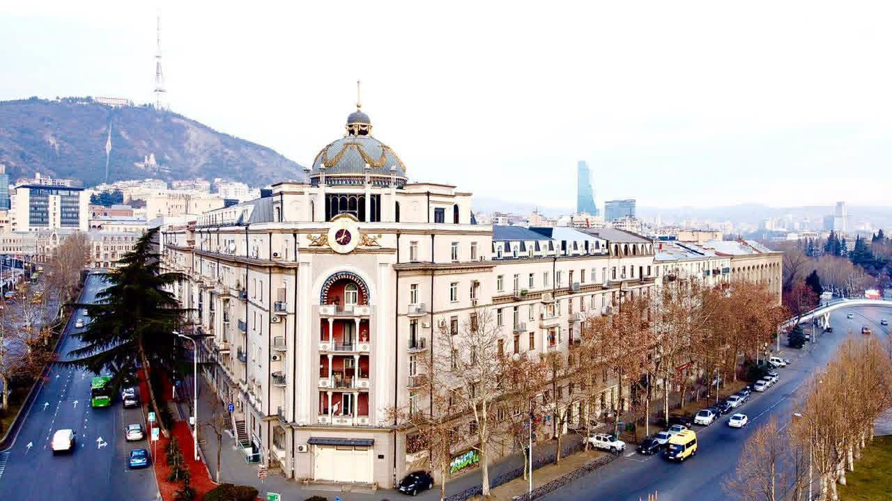 Mtatsminda'da (Barataşvili caddesi - 370,000$) 4 oda daire satılık