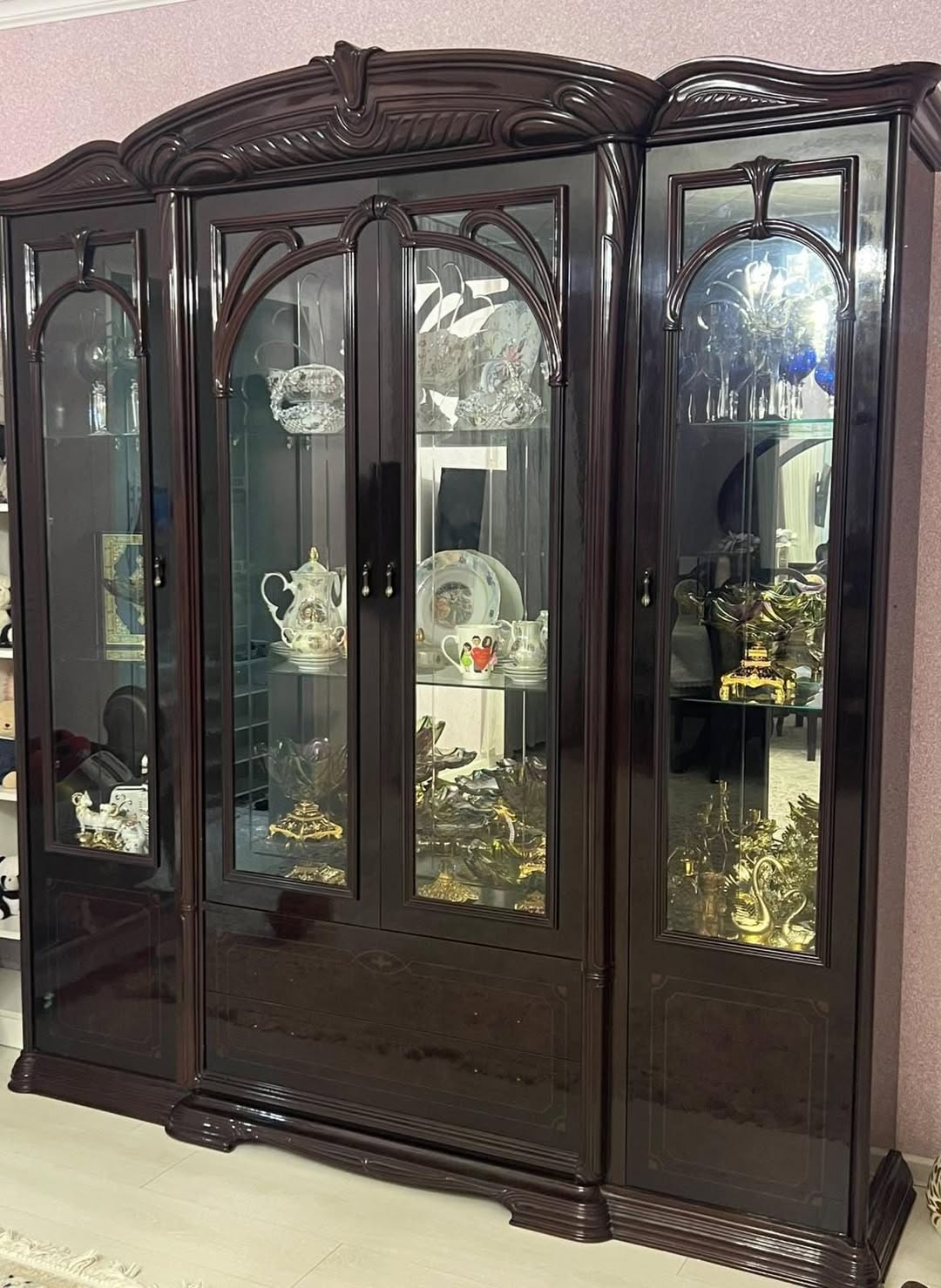 İtalyan mebeli, vitrin şkafı