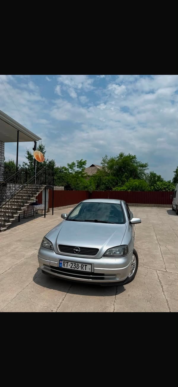 Автомобиль 2004 — 2700 долларов