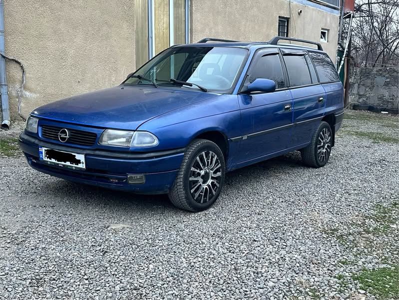 Avtomobil