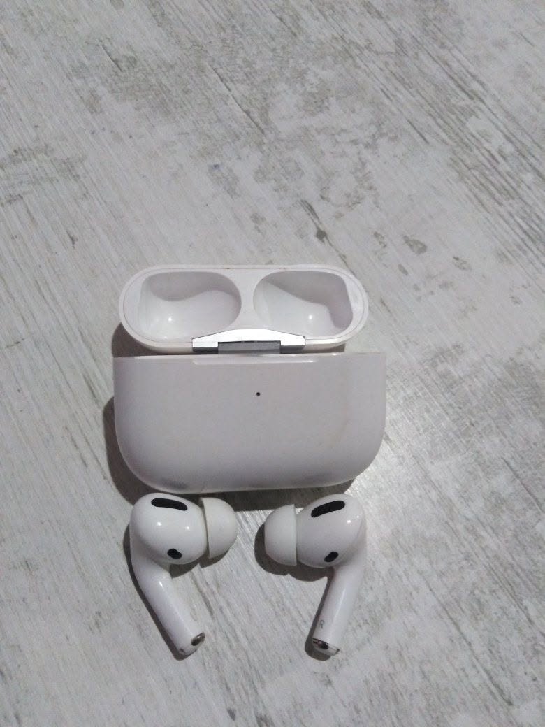 AirPods Pro original earphones with case