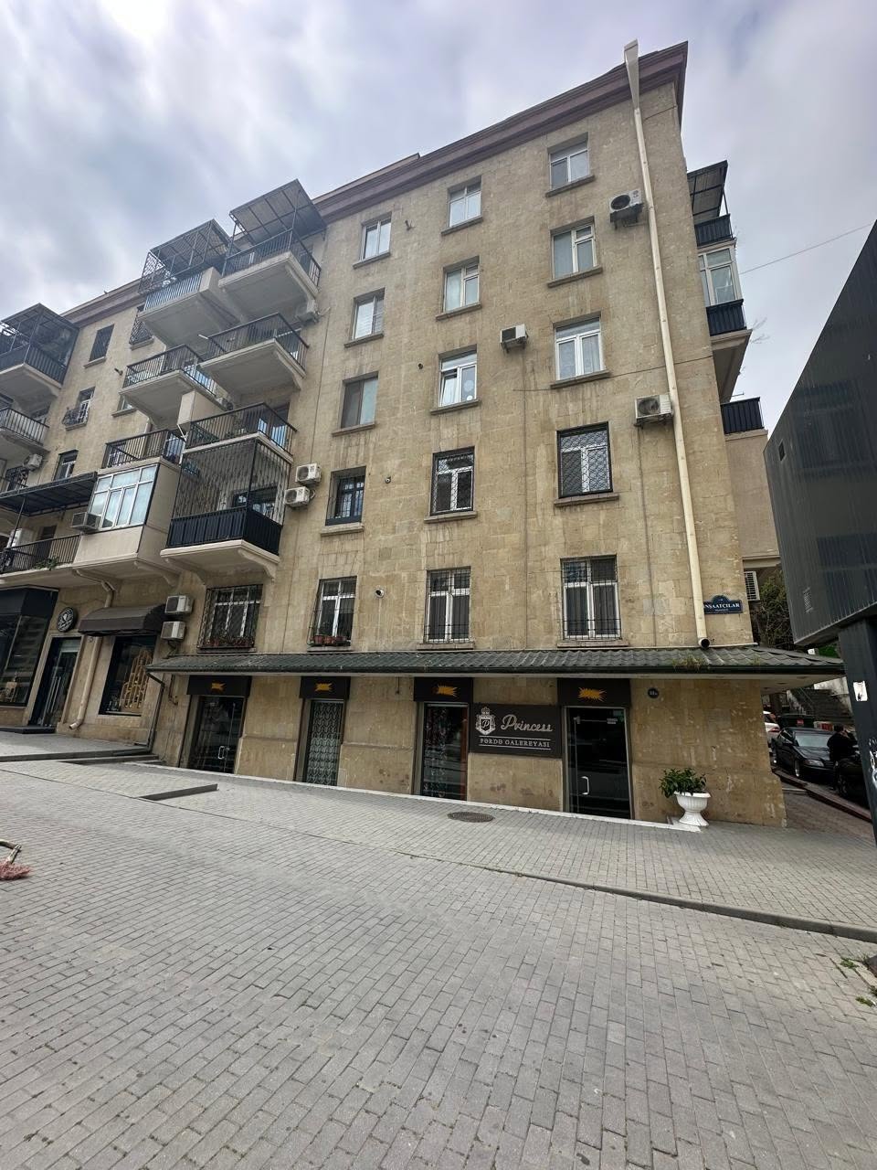Продаётся 3-комнатная квартира, Баку