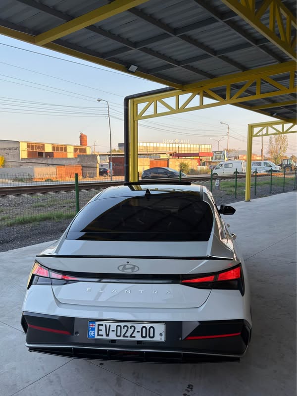 Avtomobil
