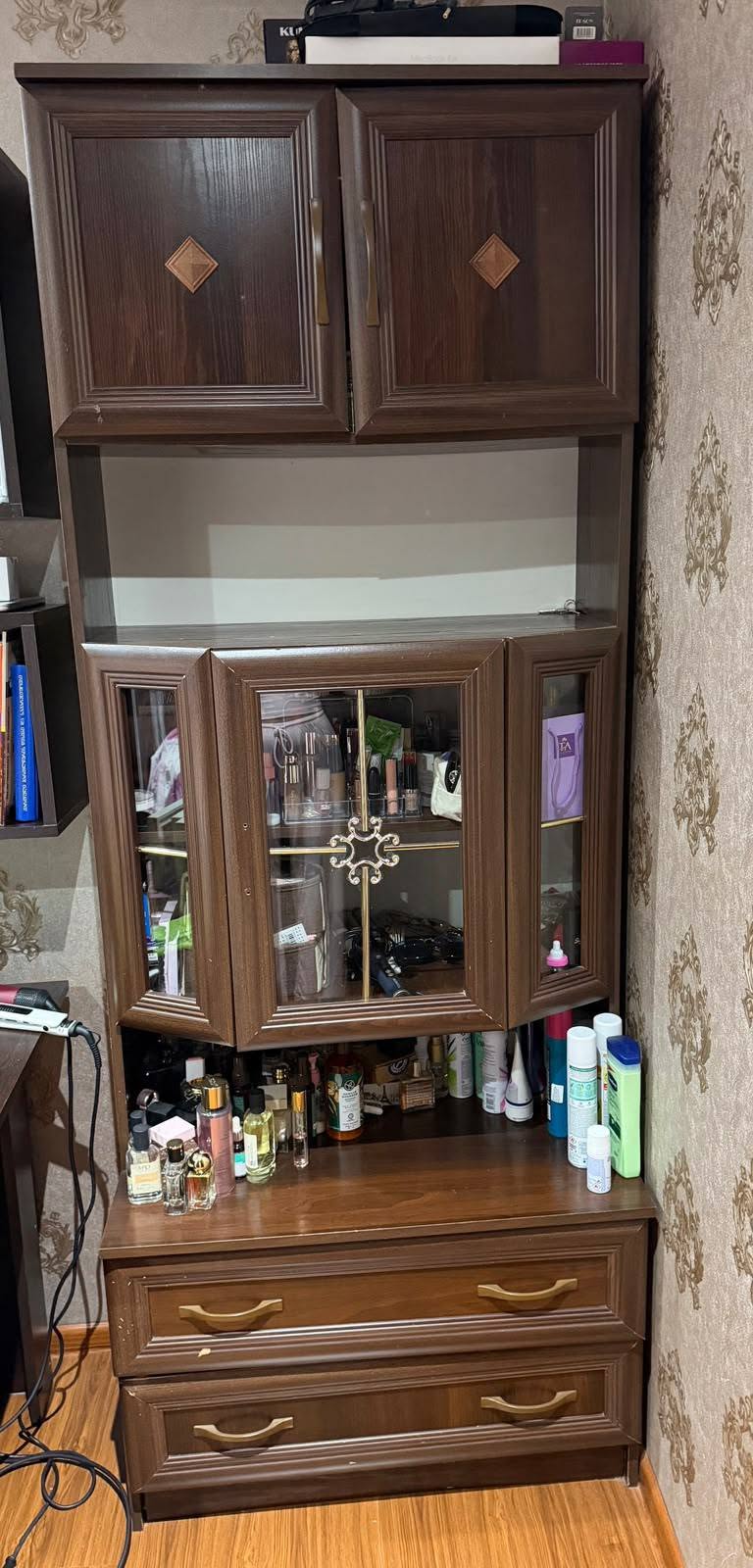 Витрина, 3 части