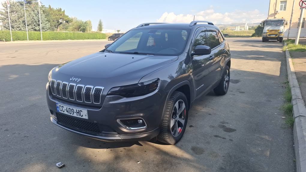 Jeep Cherokee 2018 — 12,000$