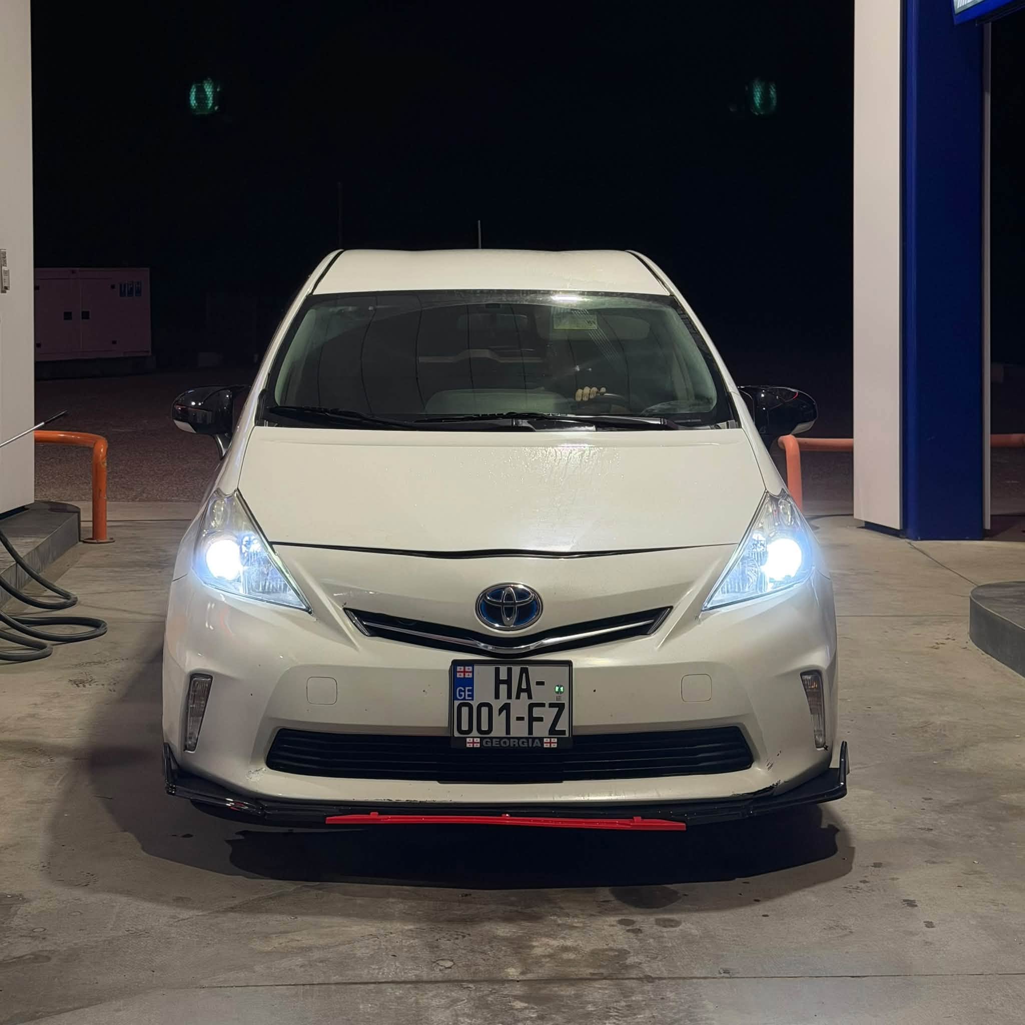 Toyota Prius 2014 — 6,300$