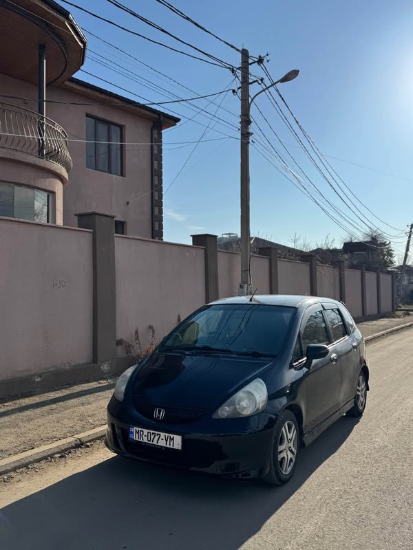 Avtomobil