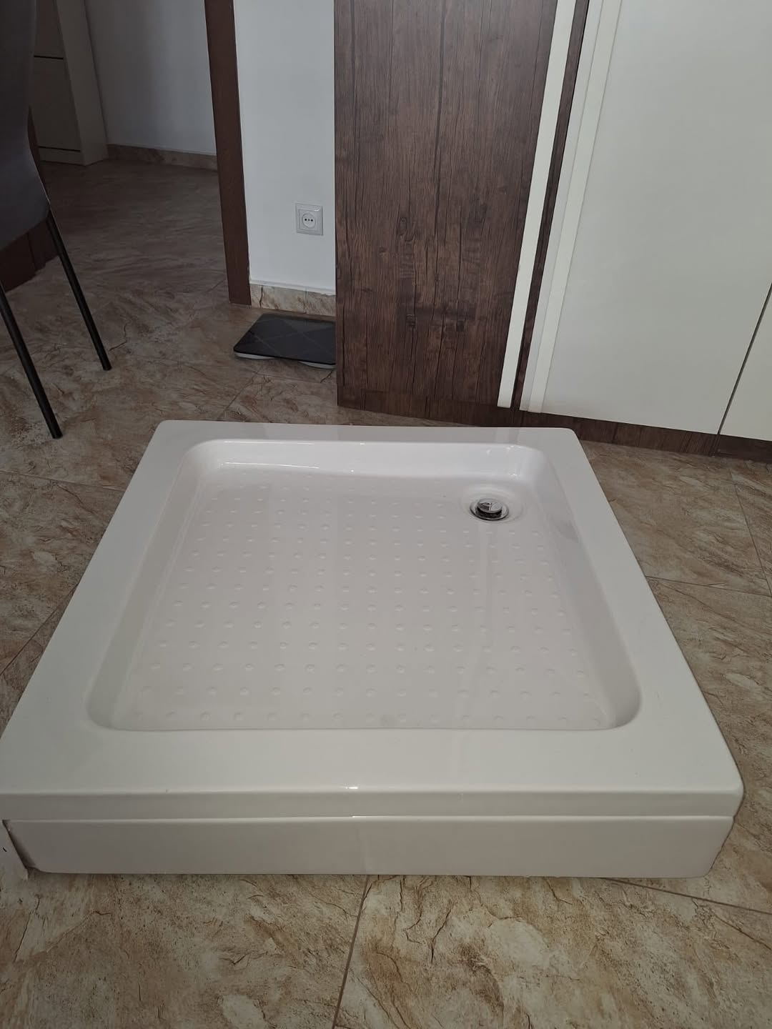 Selling shower tray for 150 lari