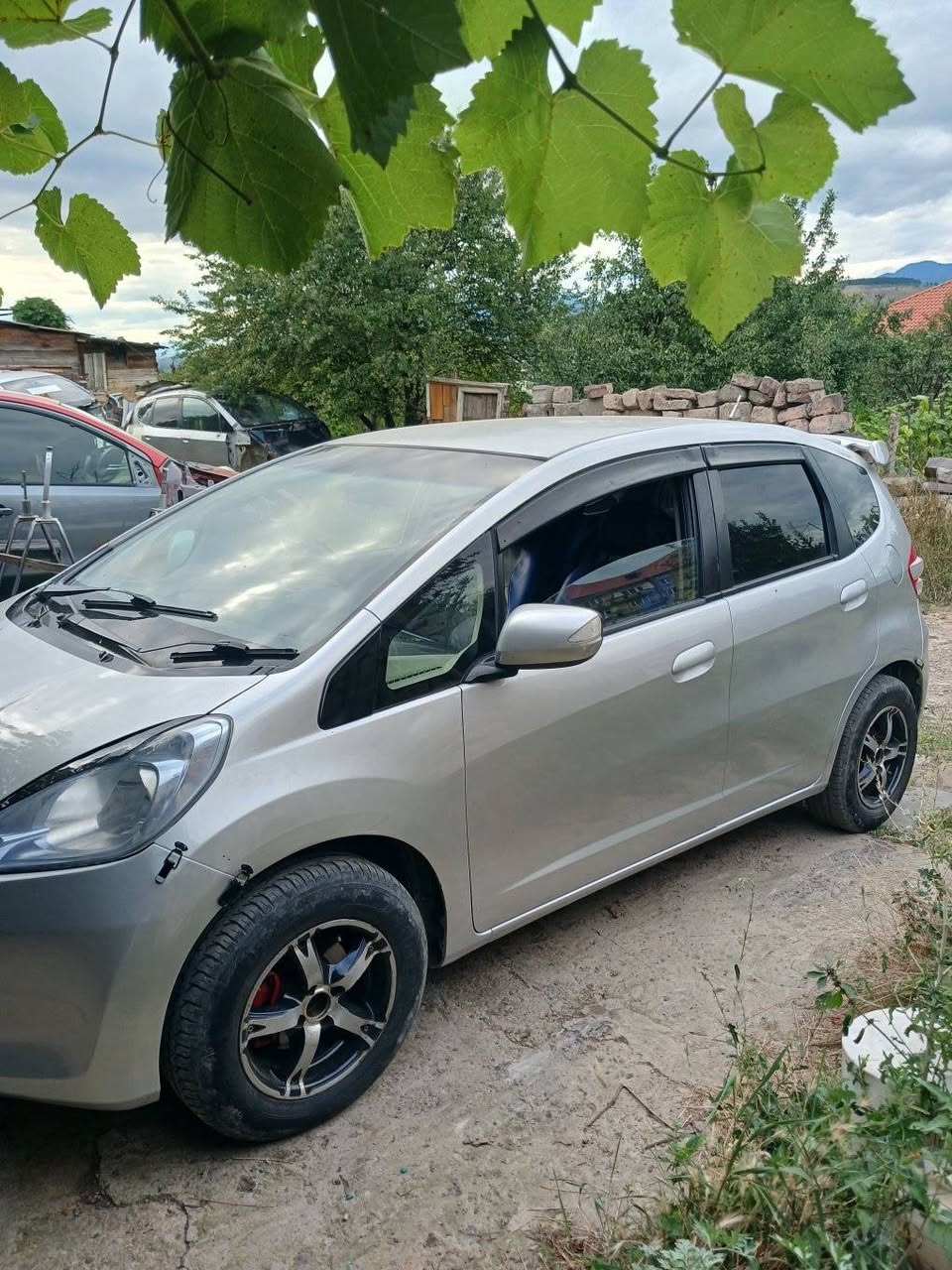 იყიდება2011 1.3 rbjo ჰიბრიდი 167 გარბენით — 4,400$