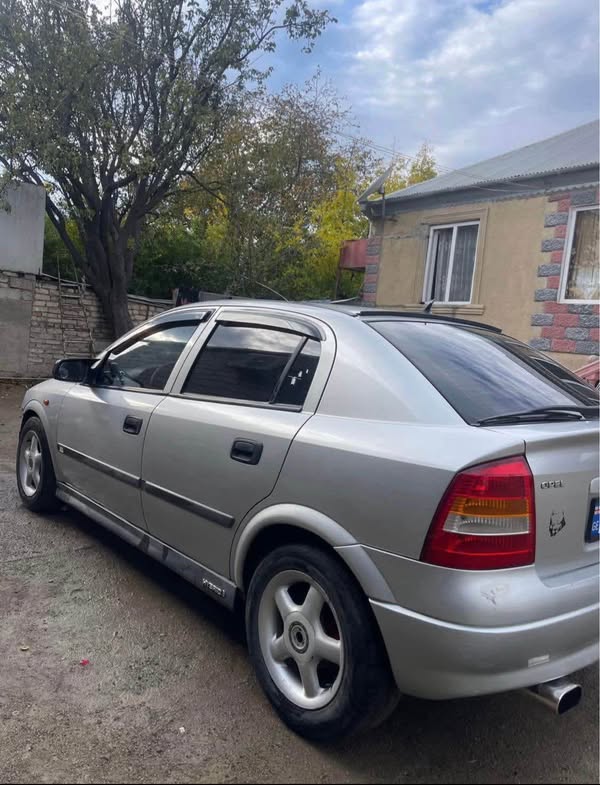 Avtomobil 1998