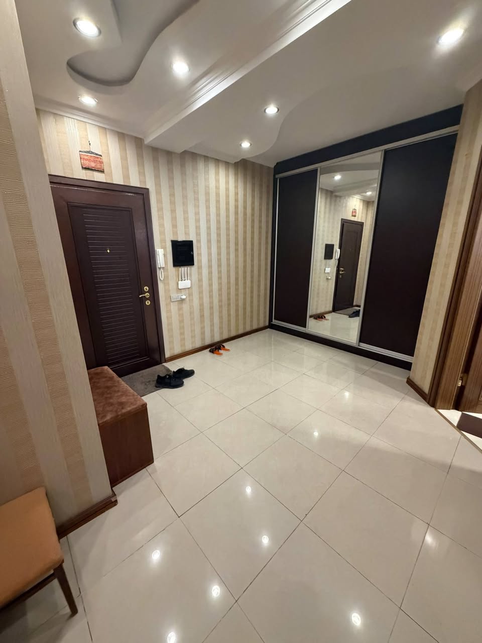 3-КОМНАТНАЯ КВАРТИРА НА УЛИЦЕ ТАБРИЗА — — 1,200₼