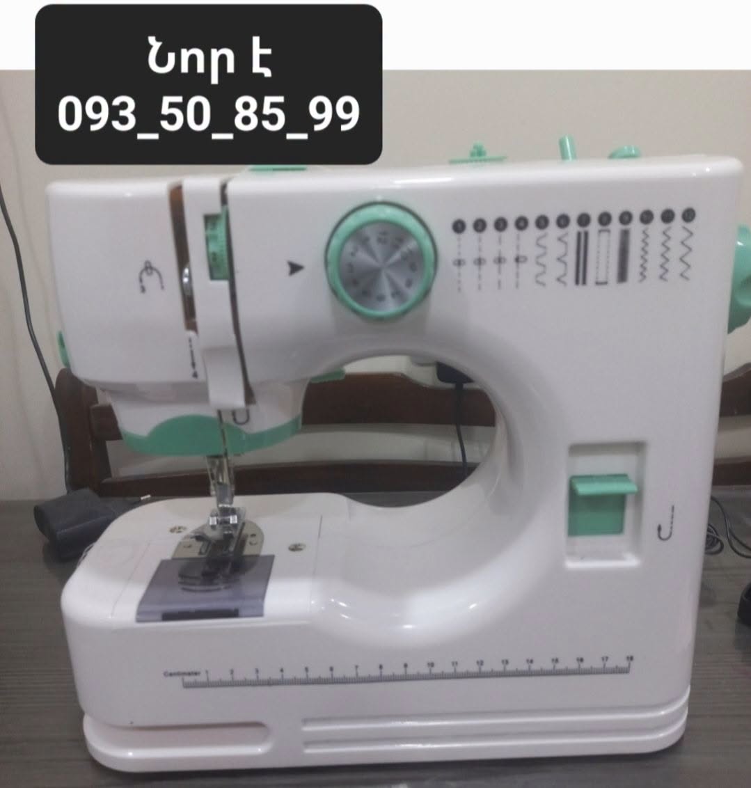 Dikiş makinesi yeni dikmektedir