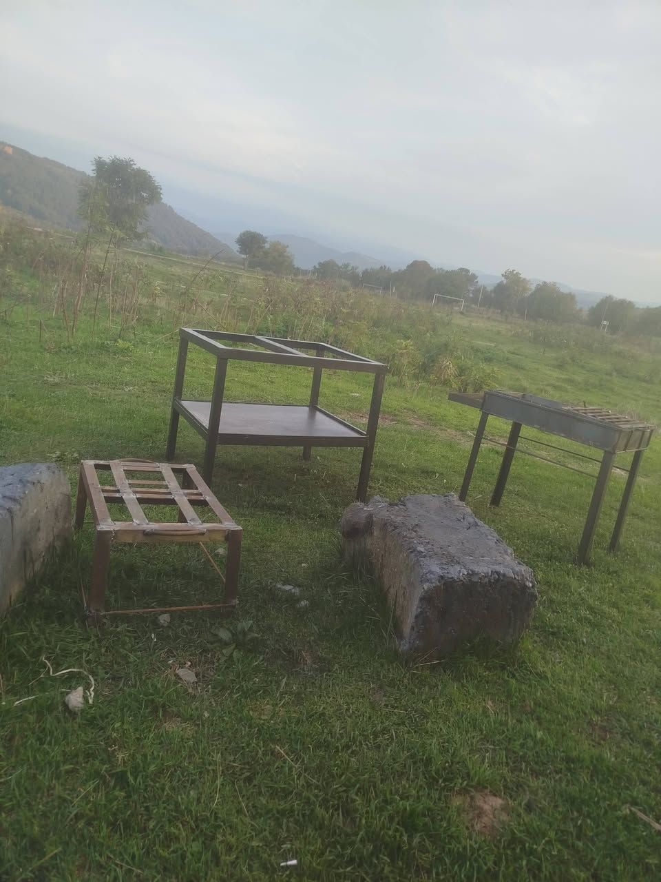 Metal masa, mangal və stend