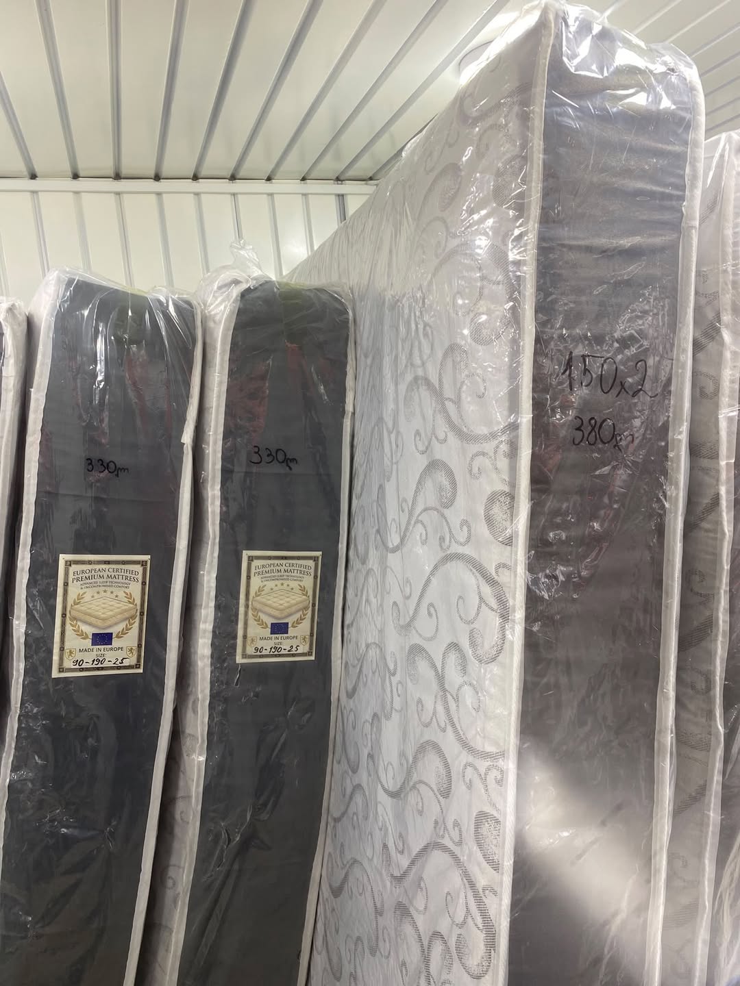 High-quality European mattresses packaged with pillows