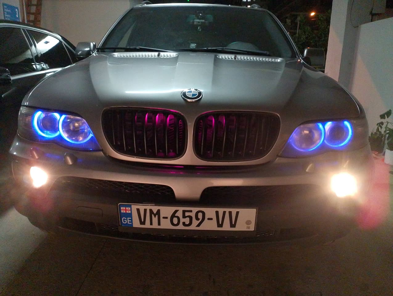 BMW E 53 2004 — 6,000$