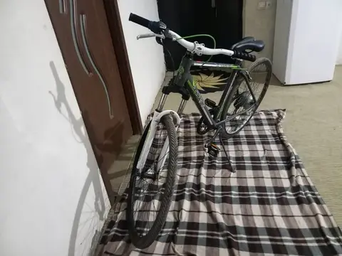 Avtomobil