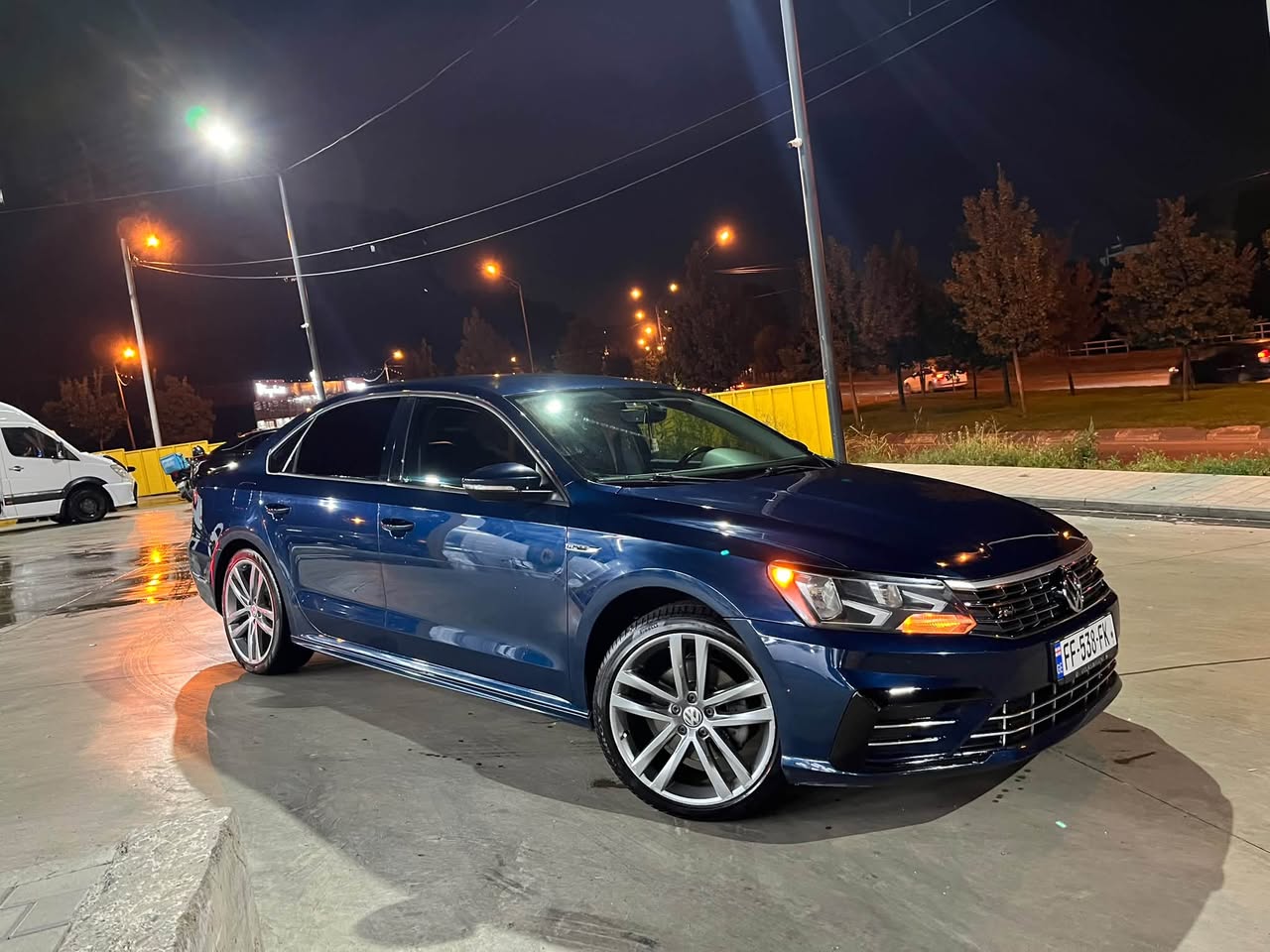 Volkswagen Passat 2018 — 7,800$