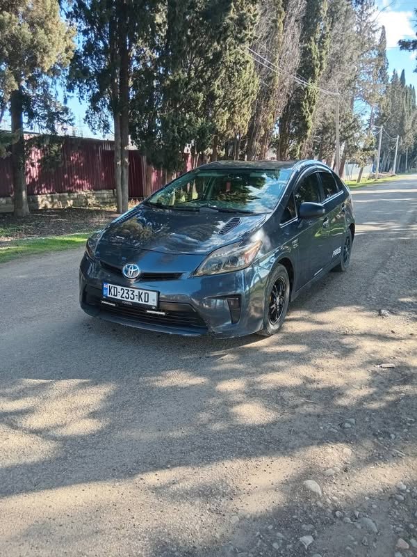 Avtomobil