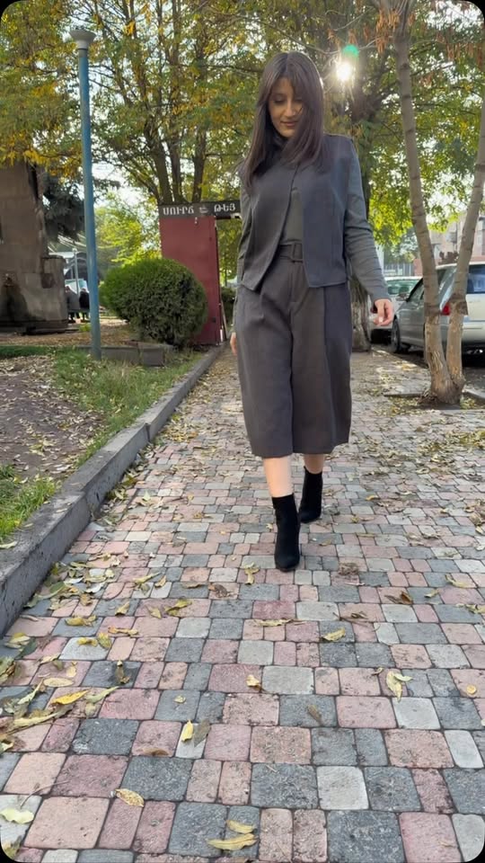 Ոճային եռյակ կանացի հագուստ