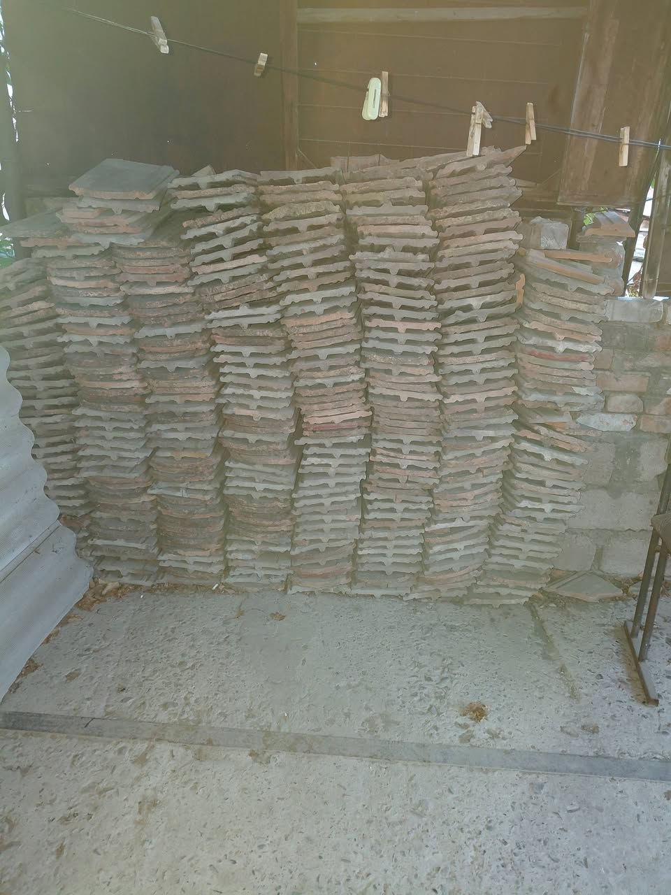 Used roof tiles, about 800 pcs
