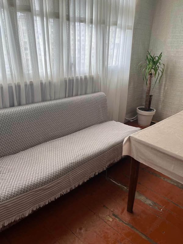 In New Rustavi on Meskhishvili street a 7-room apartment is for sale — 60,500$
