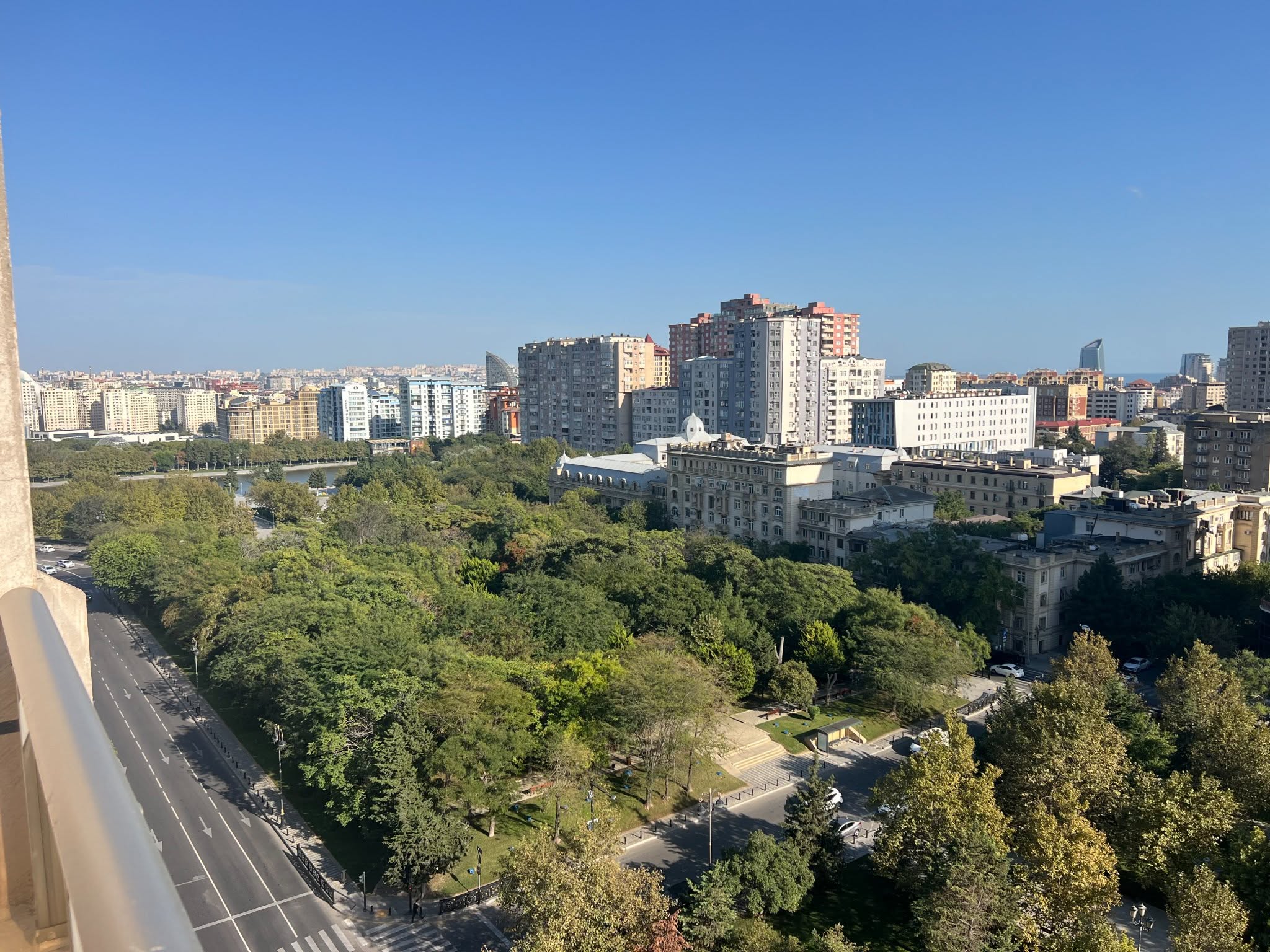 Сдаётся 4-комнатная квартира, Баку