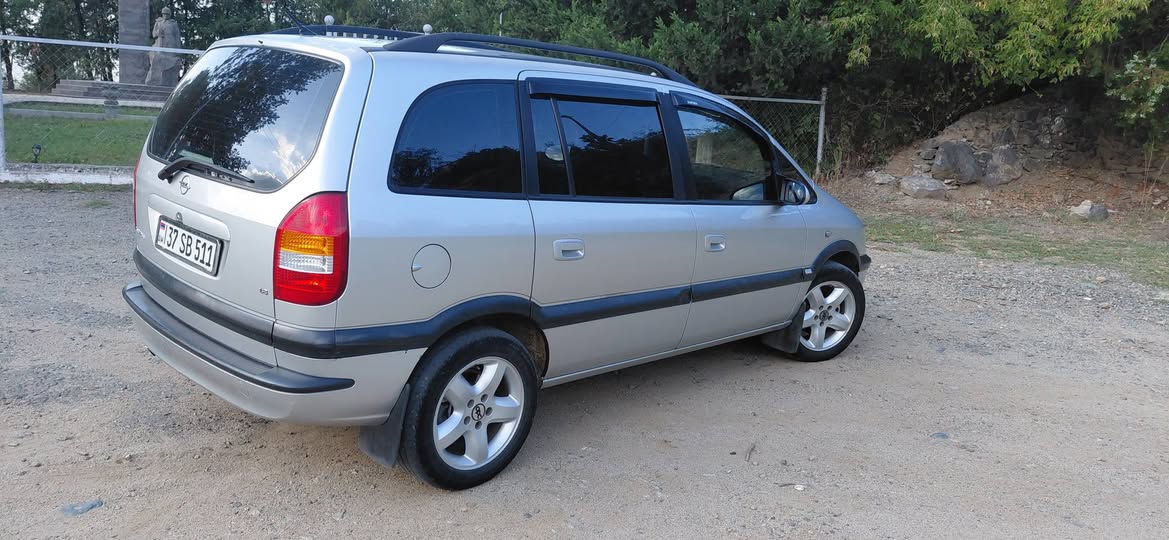 Opel Zafira 2004