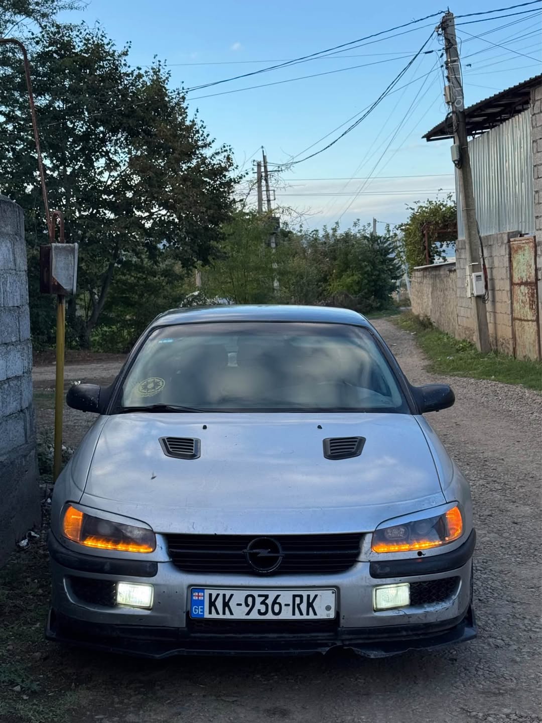 Avtomobil