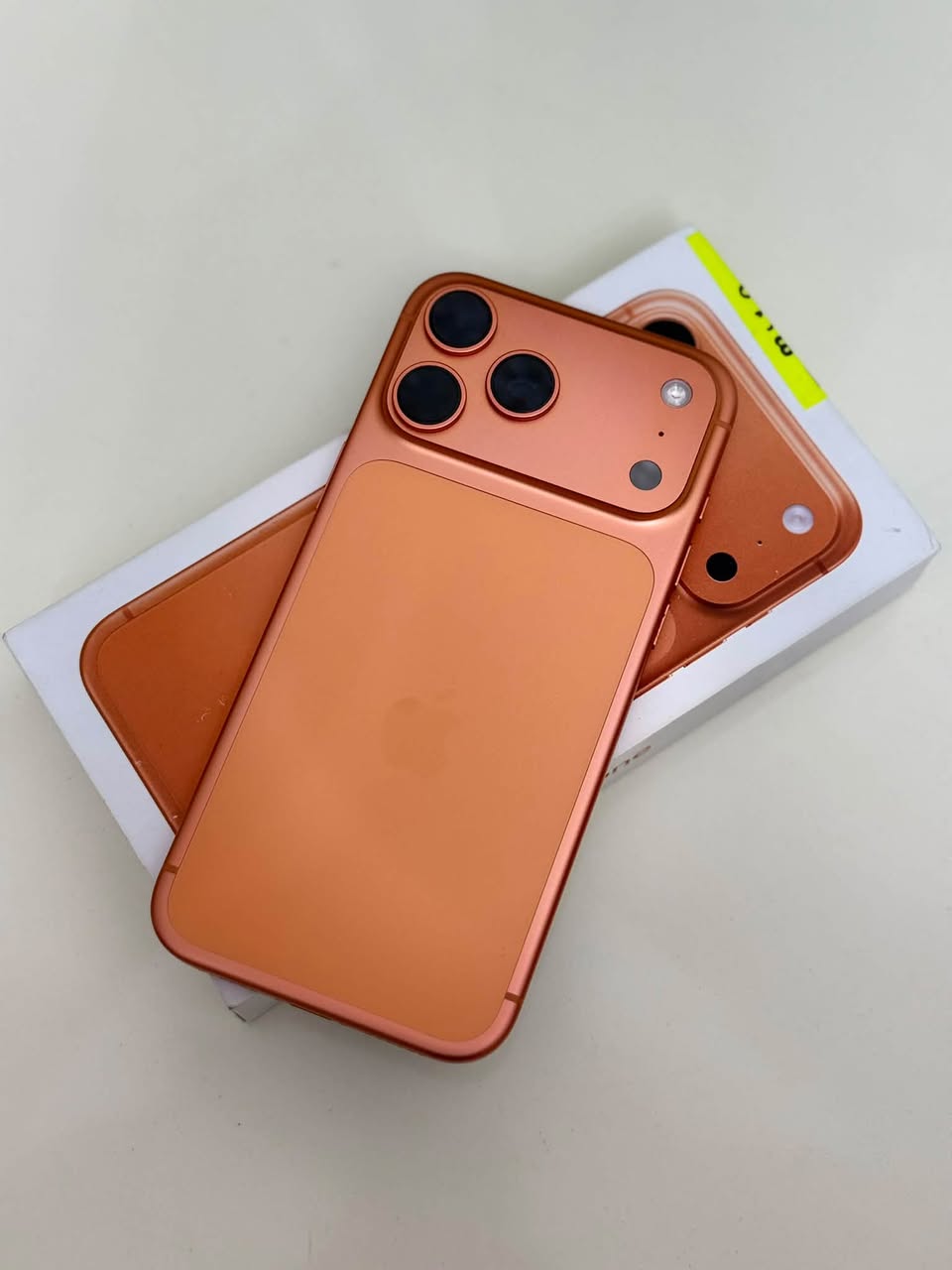 17 Promax 256GB Esim 2500 lari