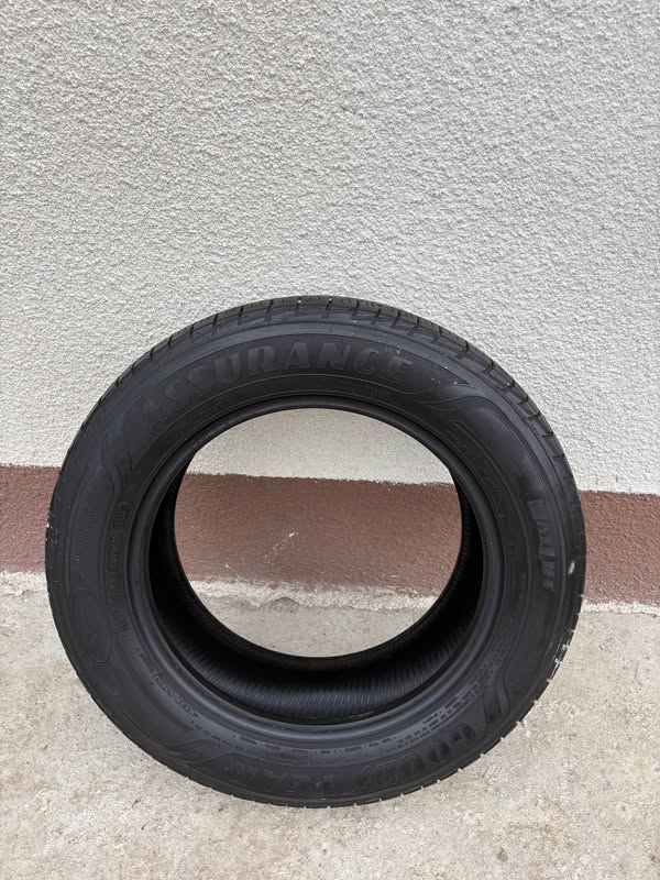 Avtomobil