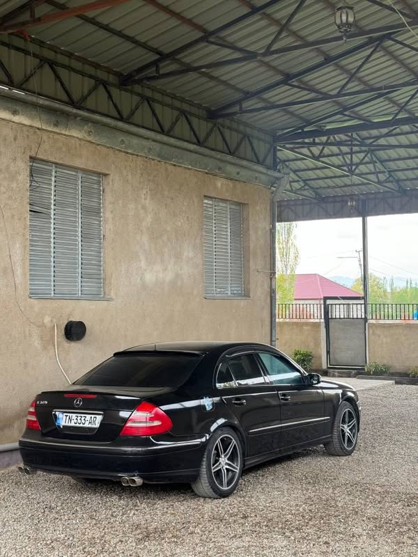 Avtomobil