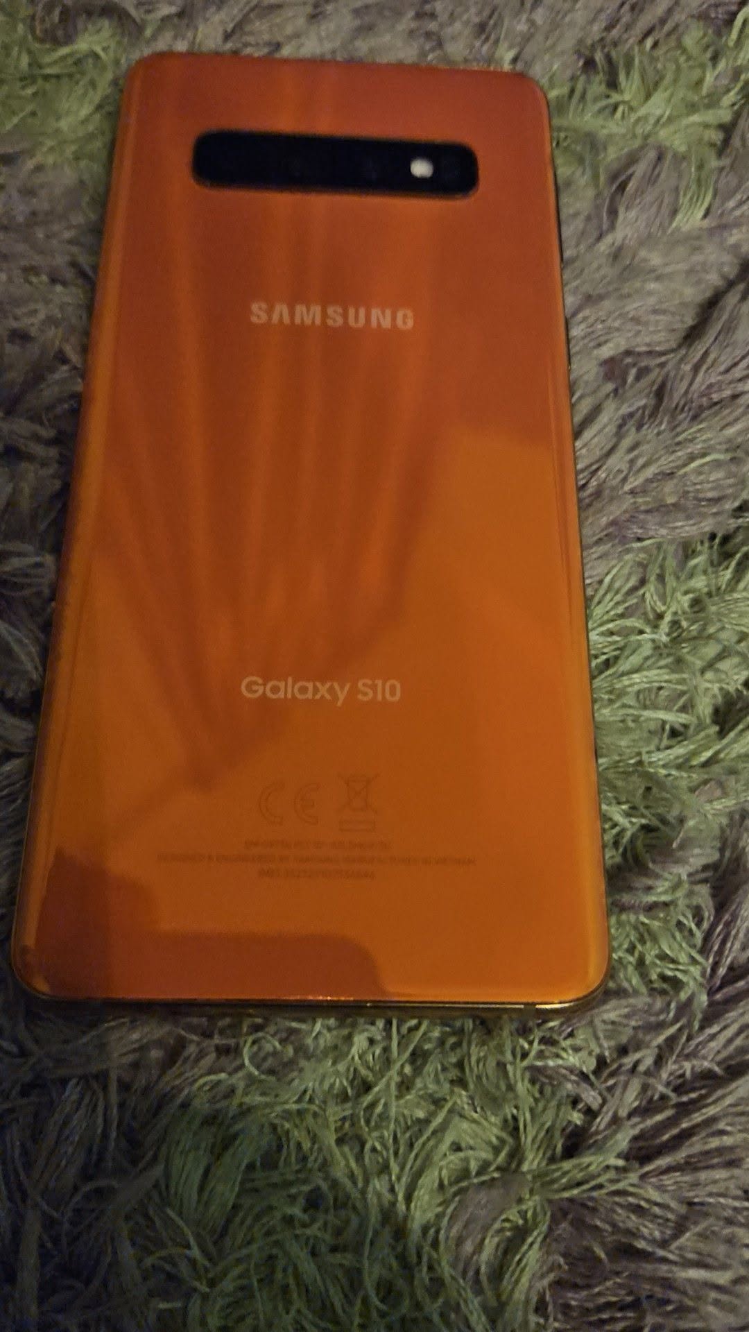 Samsung s10.8/512 მუშაობს დიალურად აქვს თავისი