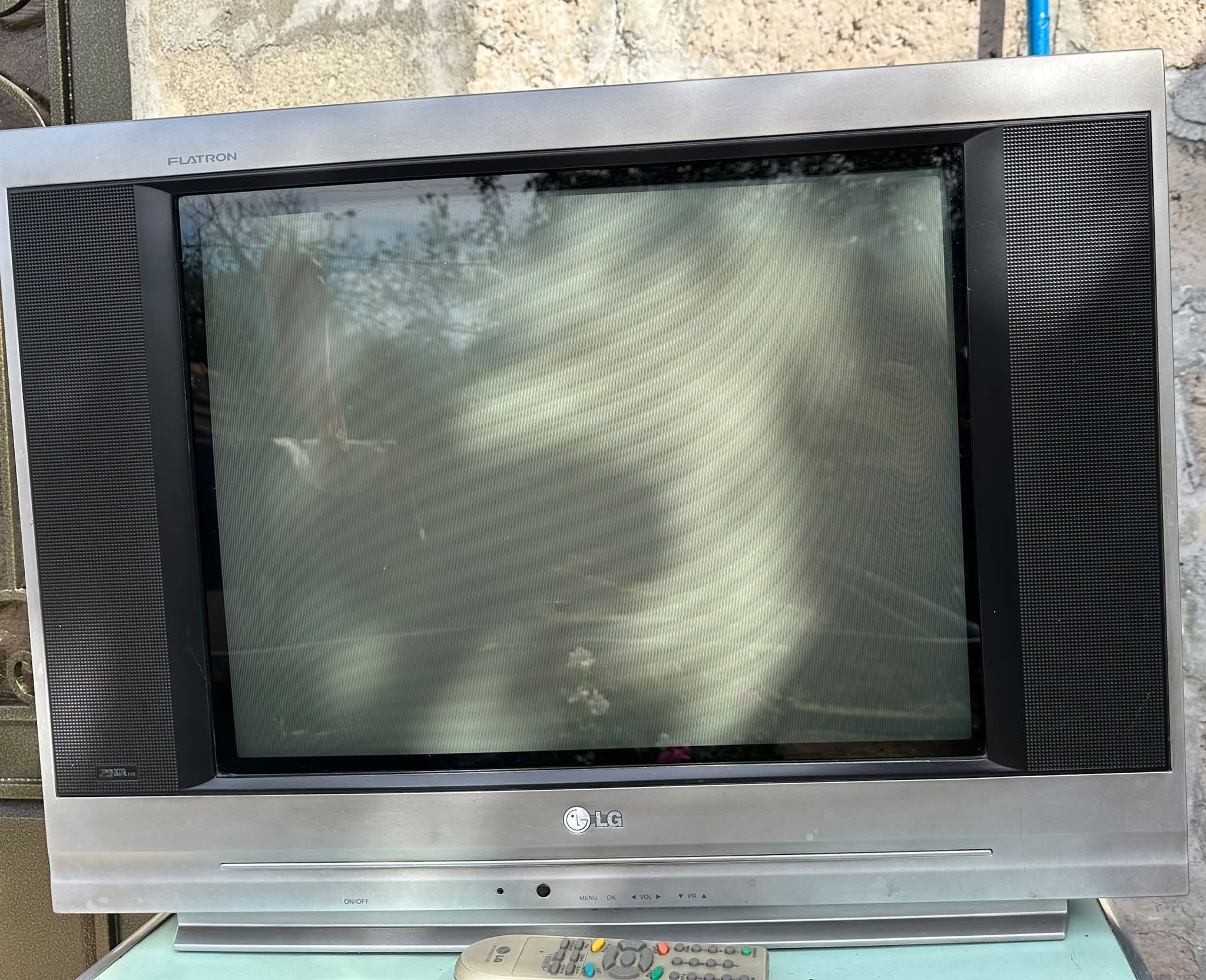 LG Flatron CRT TV