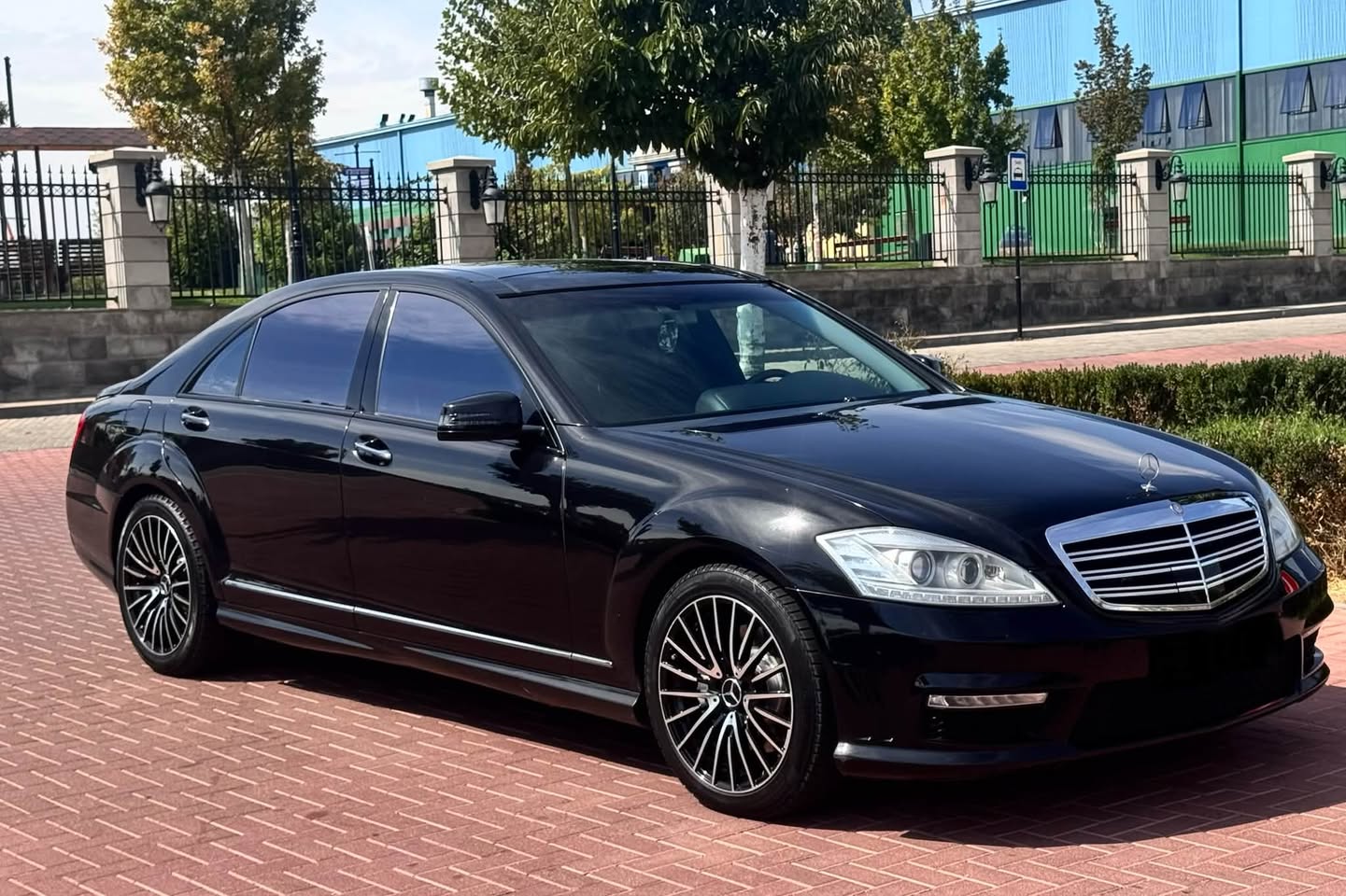 Mercedes S500 2006 — 15,500$
