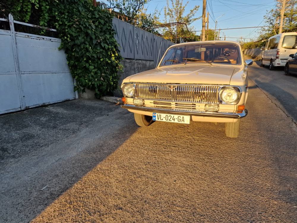 გაზ 24, გარბენი 7300კმ. 8500$ არის